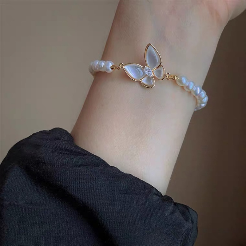 Dancing Butterfly · Freshwater Pearl Bracelet