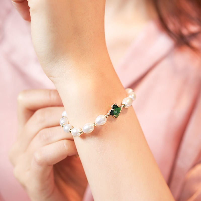 Four Leaf Clover · Pearl Bracelet
