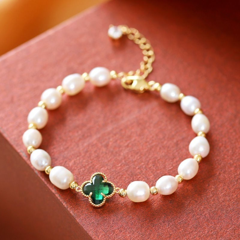 Four Leaf Clover · Pearl Bracelet