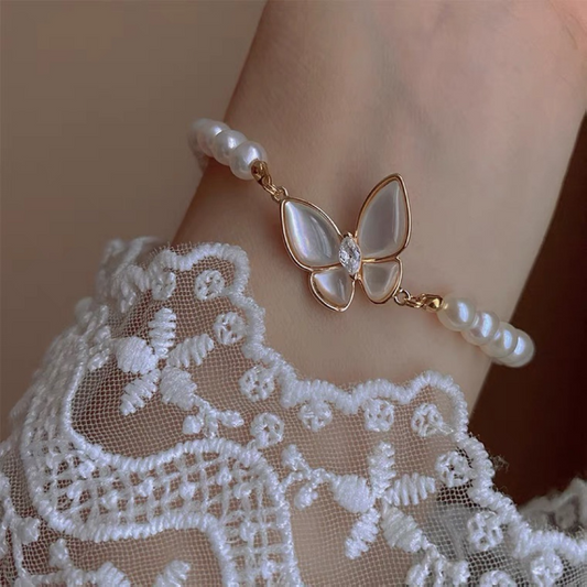 Dancing Butterfly · Freshwater Pearl Bracelet