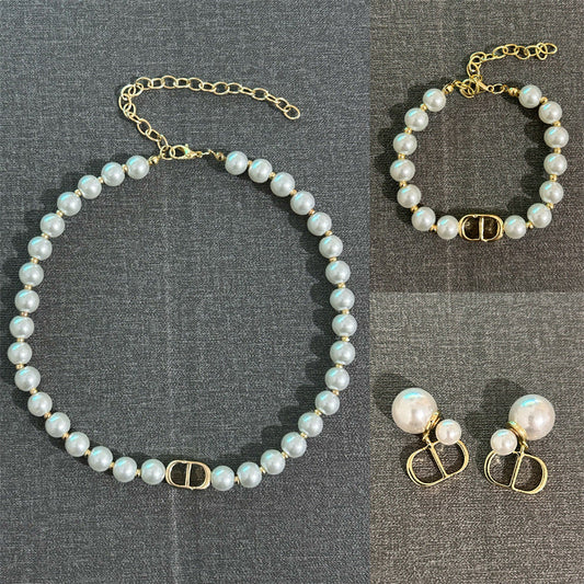 Set de collar, pulsera y pendientes de perlas de agua dulce naturales